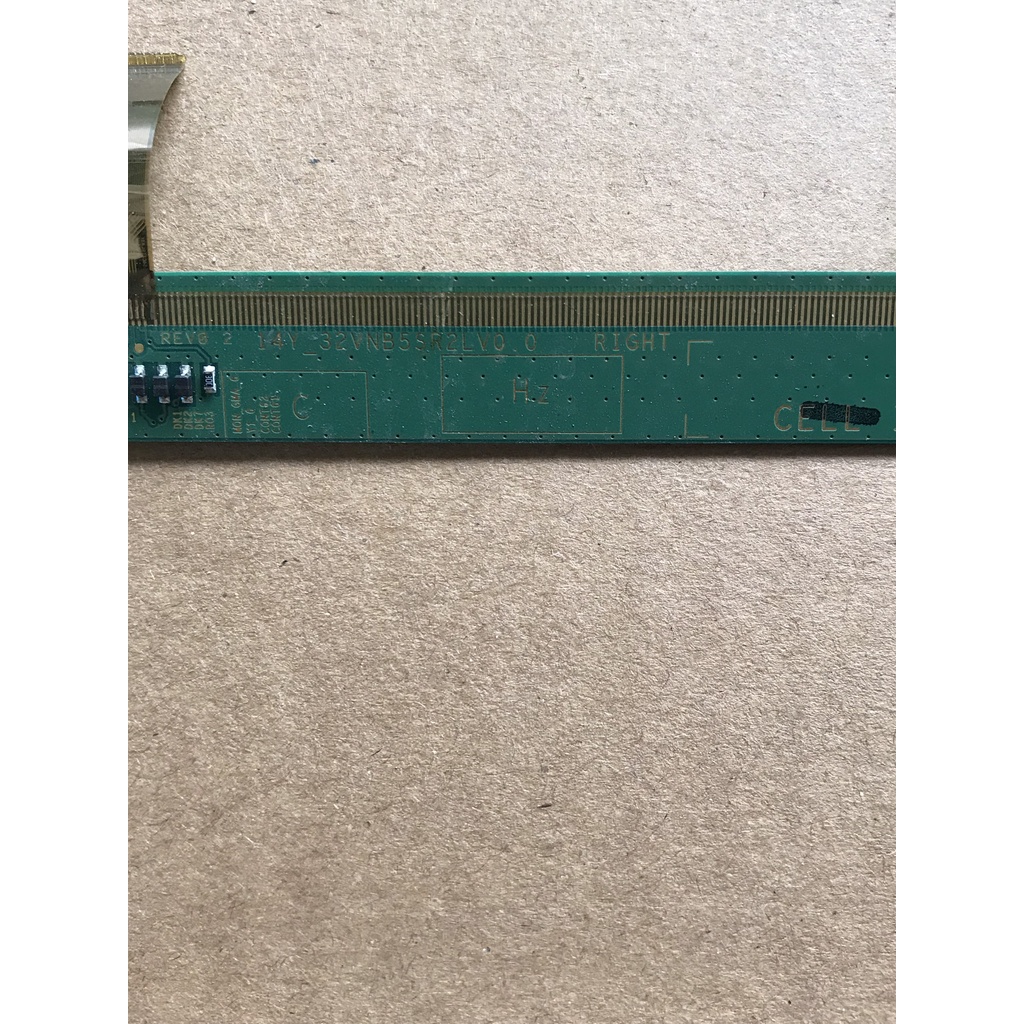 14Y_32VNB5SR2LV0.0 RIGHT màn LCD 32 inch tháo máy vỡ - nguyên tap