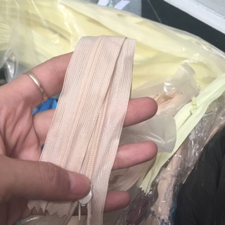 Khoá giọt lệ 60cm may váy màu nude