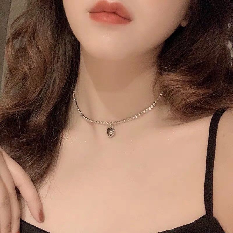 Vòng cổ choker nữ phong cách thời trang - Dây kim loại đính đá, mặt trái tim