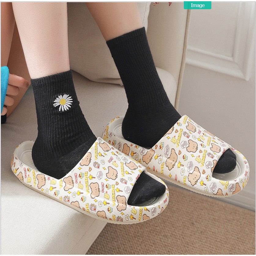 Dép quai ngang bánh mỳ in hình HÌNH GẤU VÀ NGÔI SAO xinh xắn- 1 màu kem | BigBuy360 - bigbuy360.vn