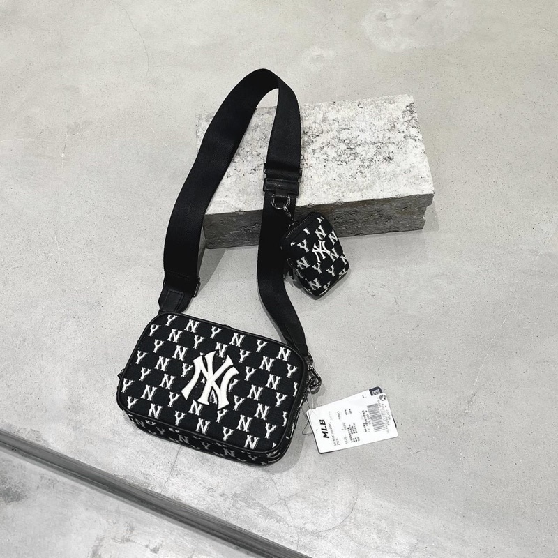 Túi đeo chéo MLB vải monogram size 18