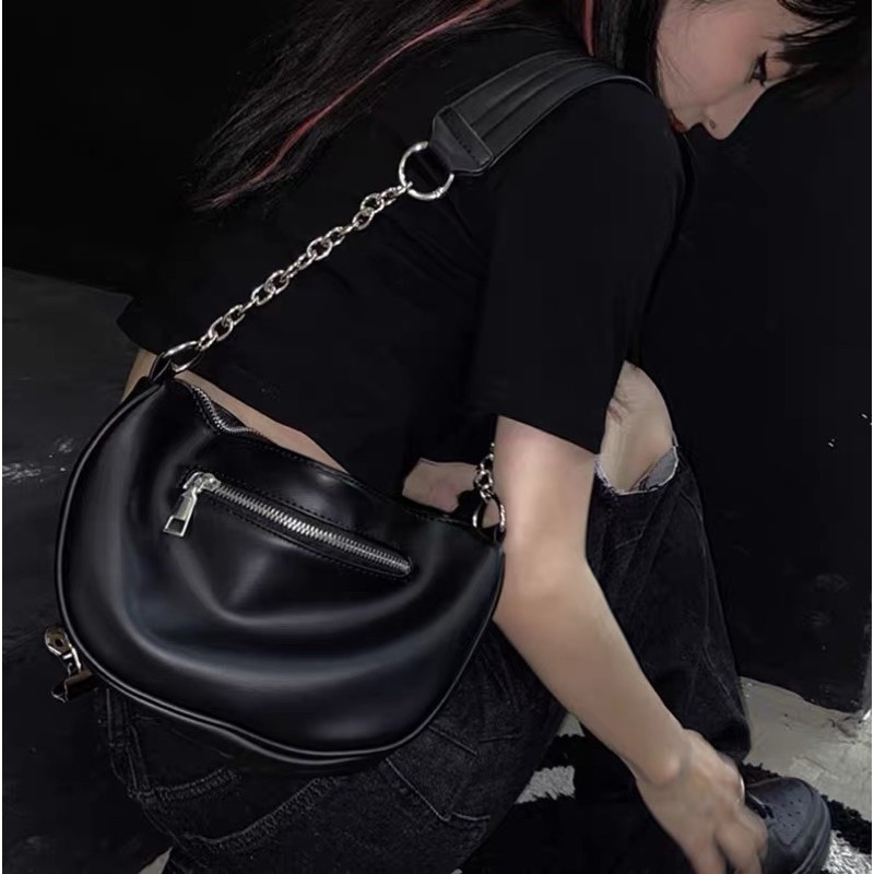 Túi đeo chéo da bán nguyệt kèm dây đeo xích sắt cá tính | BigBuy360 - bigbuy360.vn