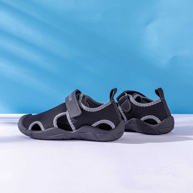 Giày sandals phong cách thời trang cho bé