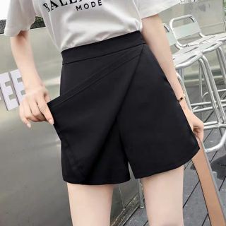 Quần nữ giả váy ngắn màu đen chữ A vạt chéo cạp chun chất vải umi - Quần short nữ cá tính thể thao mặc ở nhà công sở