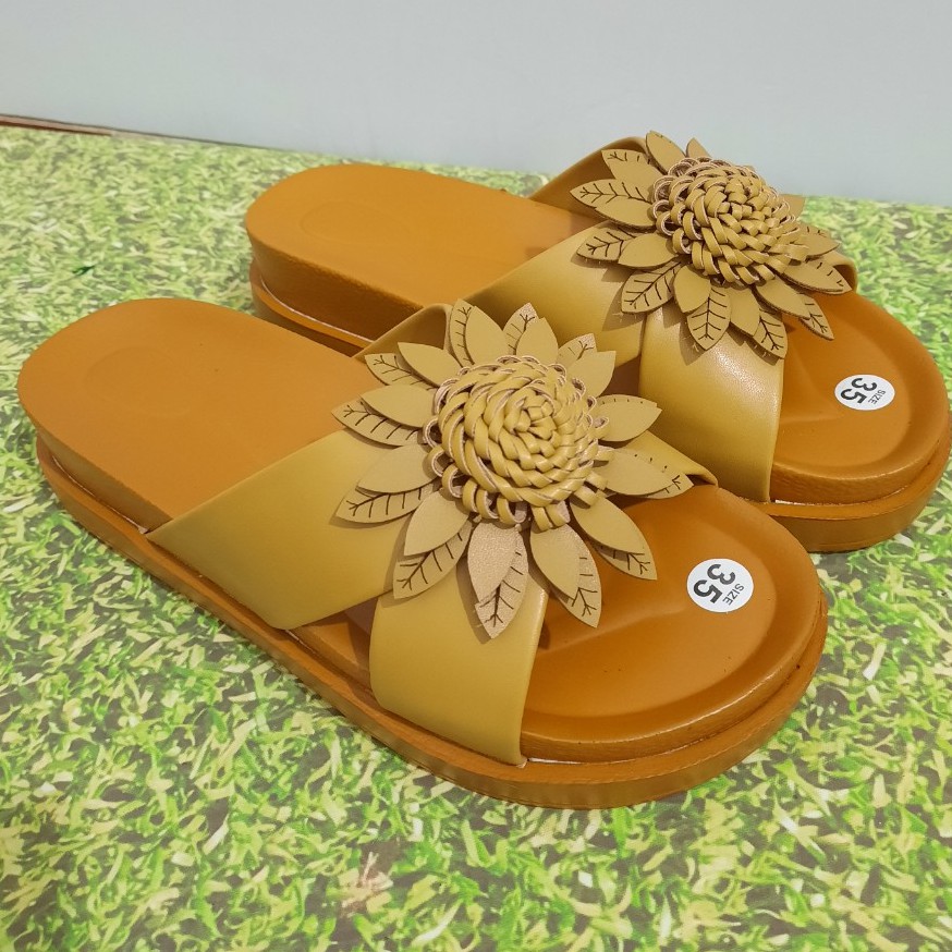 DÉP ĐẾ BÁNH MÌ GẮN HOA NỮ 3CM (TĂNG 1 SIZE)