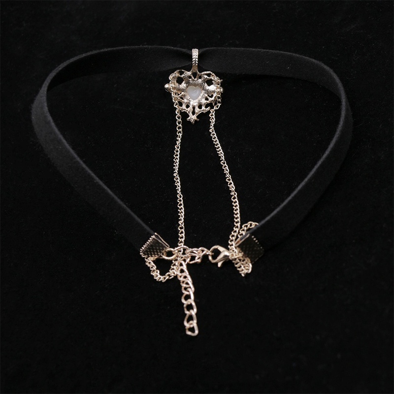 Vòng Cổ Choker Dây Nhung Đen Mặt Trái Tim Cổ Điển