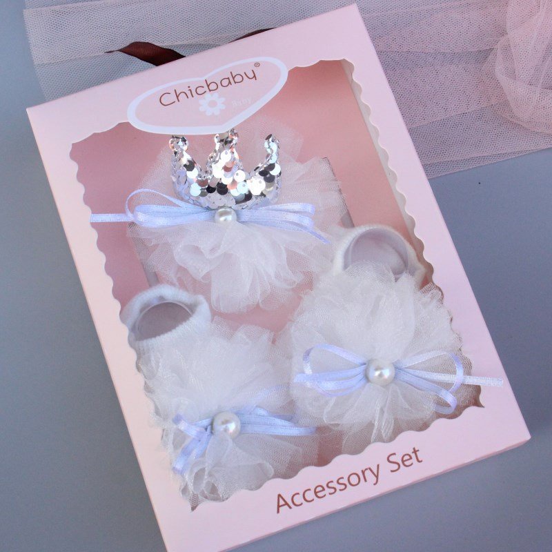 Set băng đô và tất cho bé gái CHICBABY có hộp đựng làm quà đầy tháng cho bé