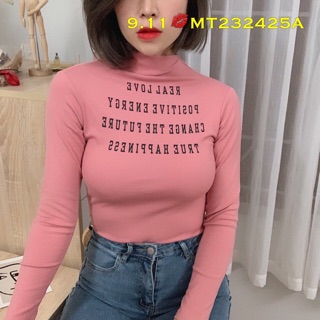 Áo cổ lọ in chữ