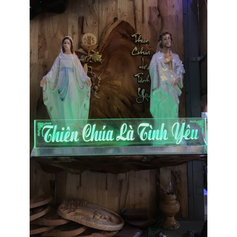 CHỮ (THIÊN CHÚA LÀ TÌNH YÊU) MICA LED 7 MÀU