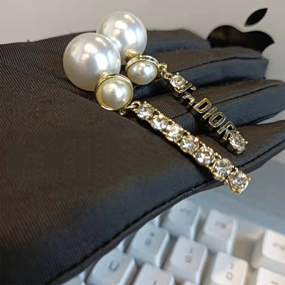 Bông tai thương hiệu D ngọc trai nhân tạo thả dài đính đá sang chảnh TB436 TOBI STORE