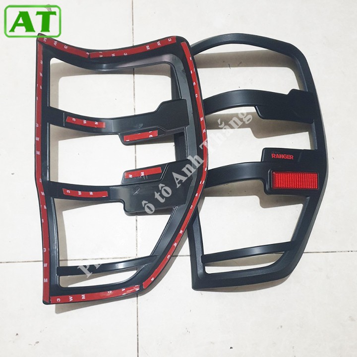 Bộ Ốp Viền Đèn Hậu Nhựa Đen Ford - Ranger 2015-2021