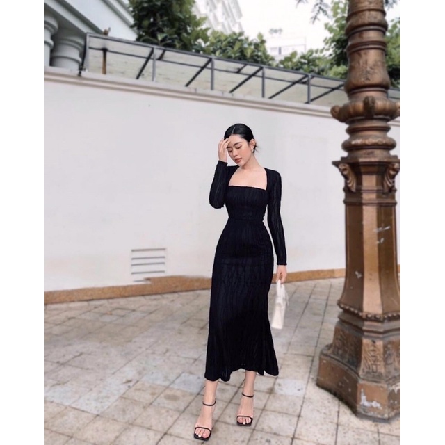 Lady tay dài form body hở lưng