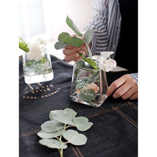 Lọ đựng hoa dáng thấp