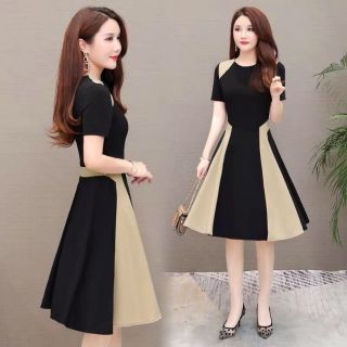 Đầm Đen Xòe Phối Màu Vàng