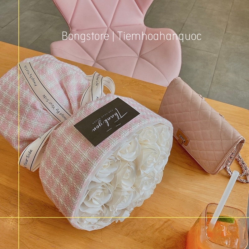 Bó hoa hồng trắng gói vải dạ tweed KÈM TÚI phong cách tiểu thư siêu xinh làm quà tặng sinh nhật, 20/10