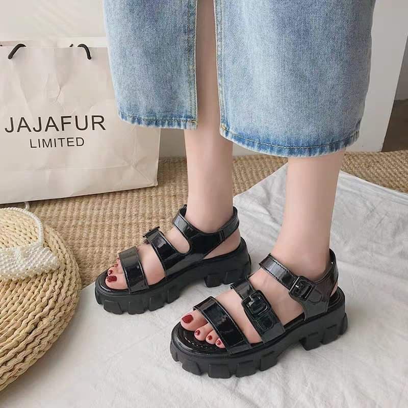 Giày sandals êm xốp mang đi học đi chơi cân tất