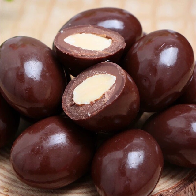 Kẹo sô cô la hạnh nhân nguyên chất Careneno Superior( gói 250g )