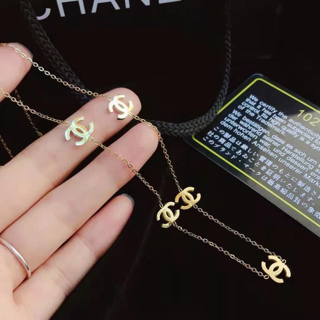 vòng cổ Thép Titan Mạ Vàng Mặt Hình Chữ C