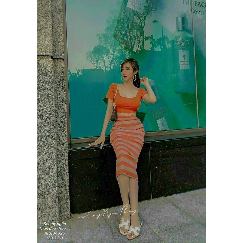 Sét bộ áo croptop tay ngắn cổ vuông phối chân váy sọc maxi cực xinh , chất thun bozip mềm mịn