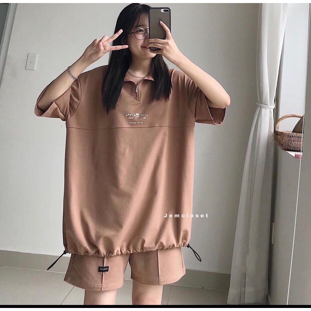 SET BỘ POLO KHÓA CỔ RÚT DÂY IN CHỮ HÀN QUỐC MIX QUẦN SHORT SỌC VIỀN 2 MÀU XÁM NÂU