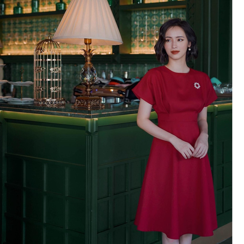 EDINI - D1229 Đầm xếp eo cổ tròn
