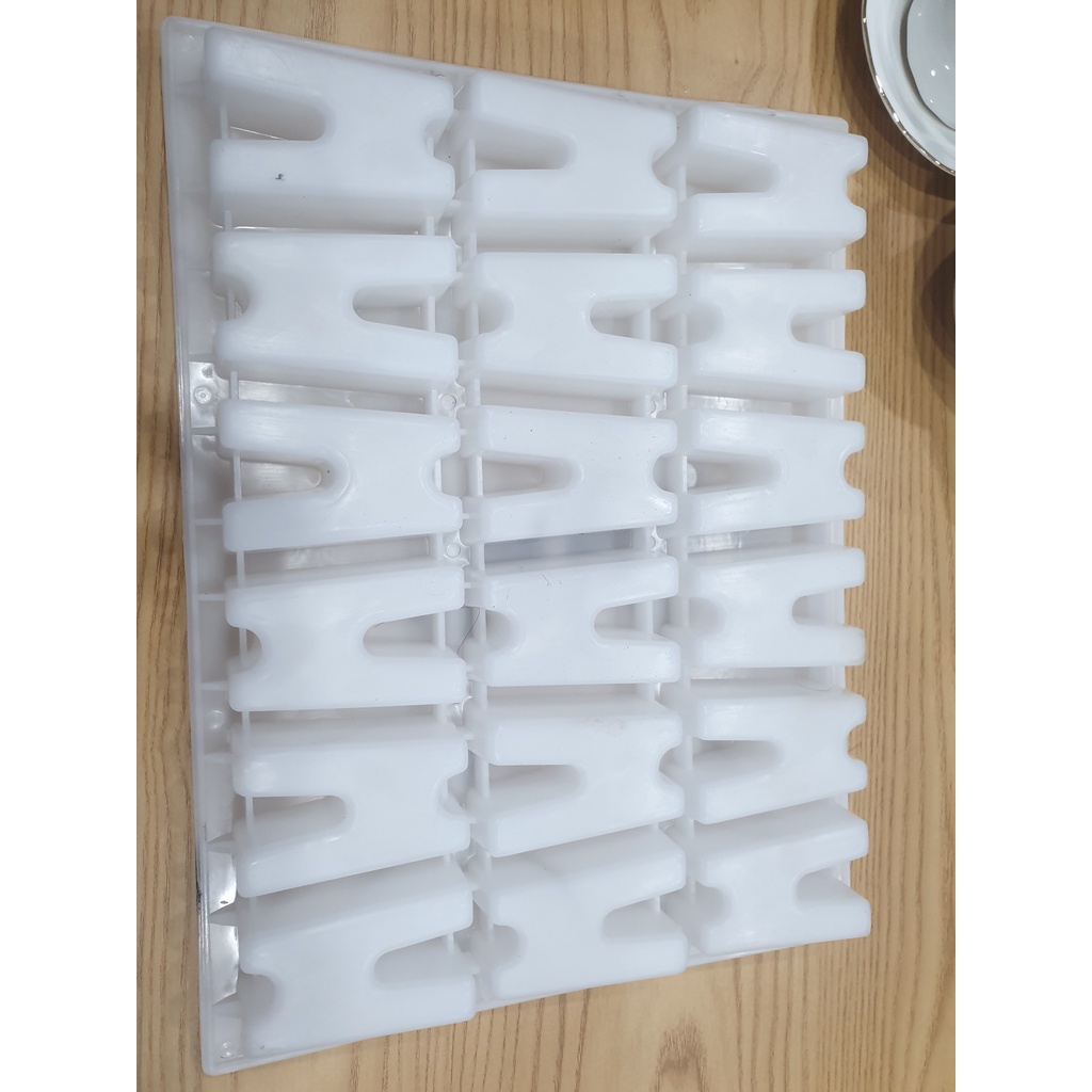 🔰🔰khuôn đúc con kê bê tông thép sàn lớp trên H08 - 18 viên/khuôn