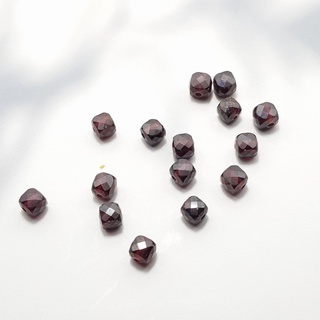 [1 hạt] [Garnet] Hạt lẻ đá phong thủy Garnet vuông 4mm
