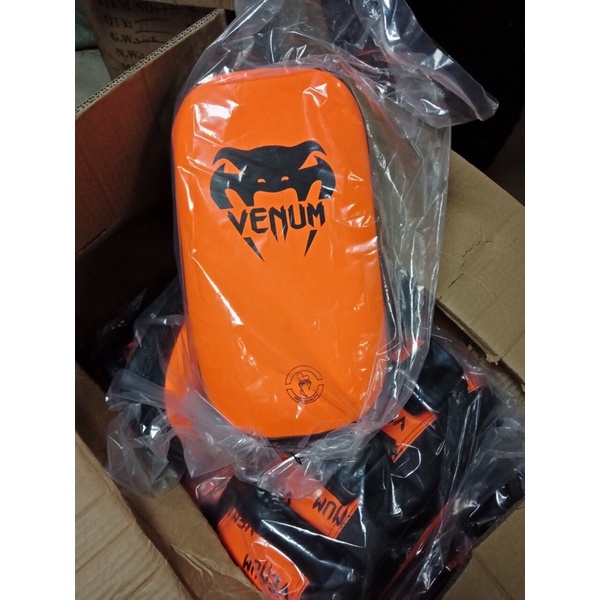 Đích đá , đích đỡ tay boxing VENUM elite kick pads