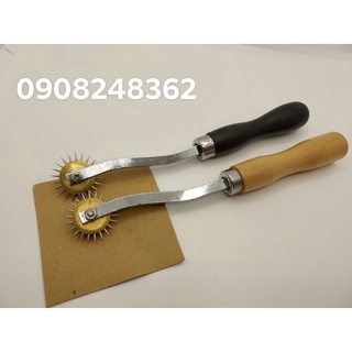 Cây lăn lấy dấu lấy dấu trên rập vật liệu .