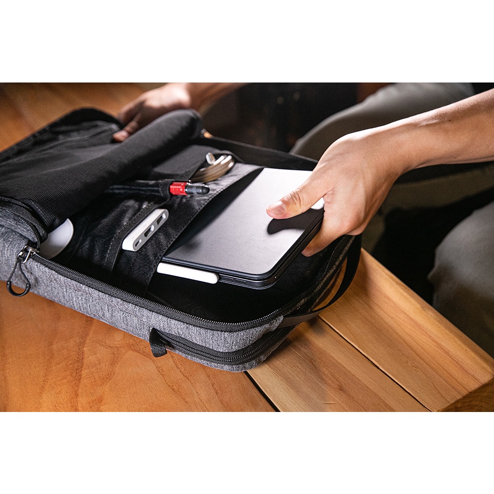 Túi Đeo Chéo Chống Sốc Tomtoc 360° Codura Dành Cho Macbook M1/M2 13/14/15/16inch