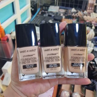 Kem nền Wet N Wild Photo Focus Foundation