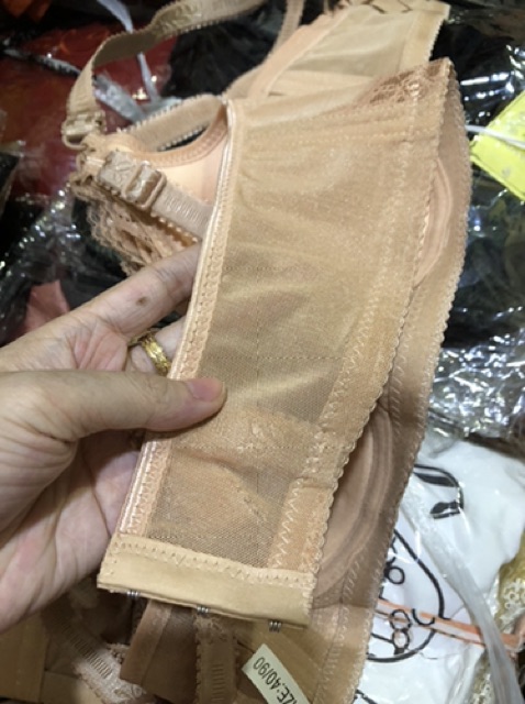 Áo ngực ren không mút không gọng trái to