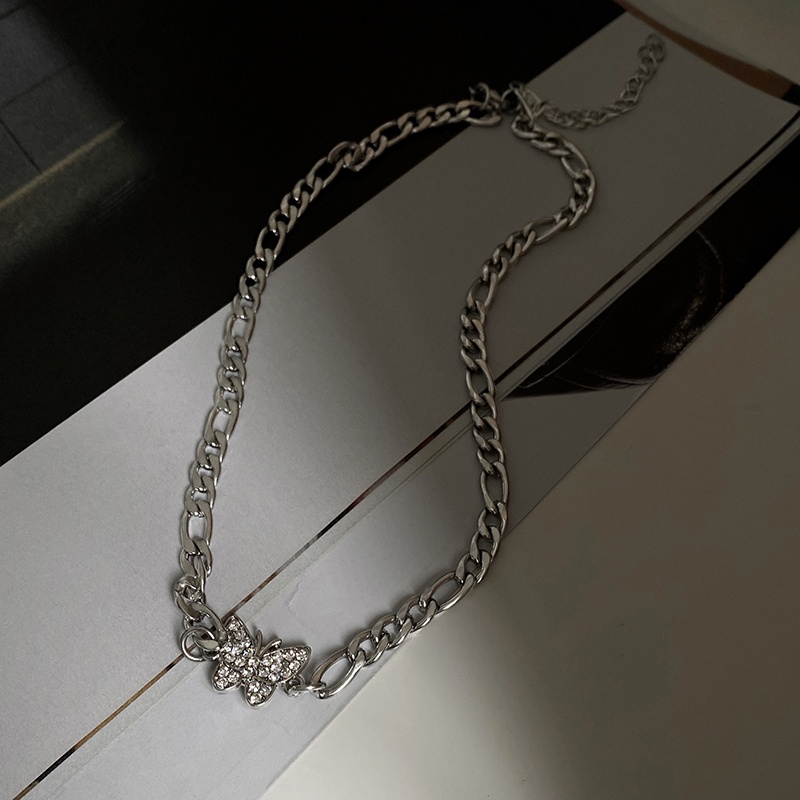 Vòng cổ choker mặt bướm cá tính sang trọng