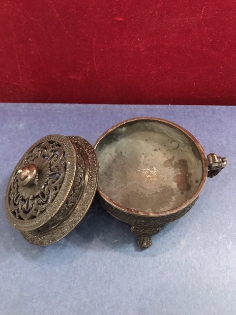 Lư xônng trầm đốt trầm nắp hoa bằng đồng