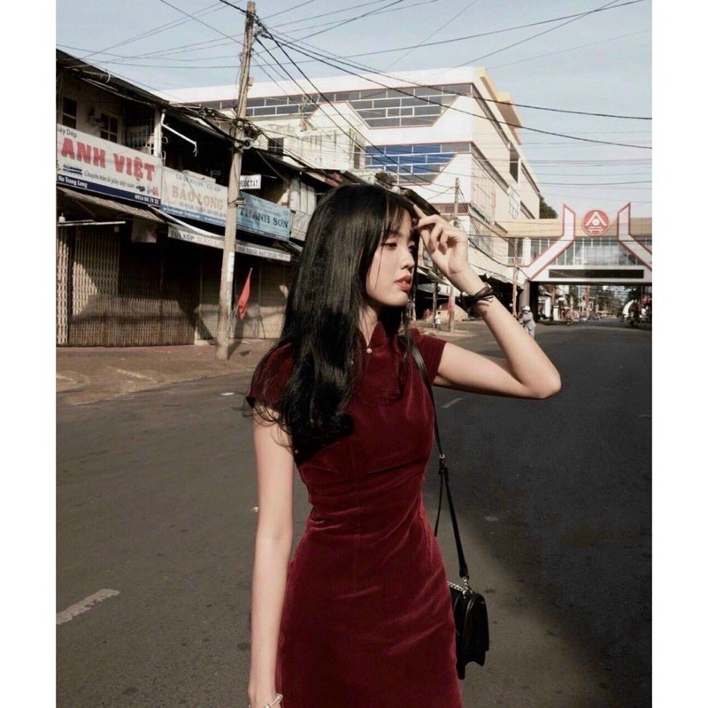 Sườn xám cách tân nhung đính hạt trai m92 | BigBuy360 - bigbuy360.vn