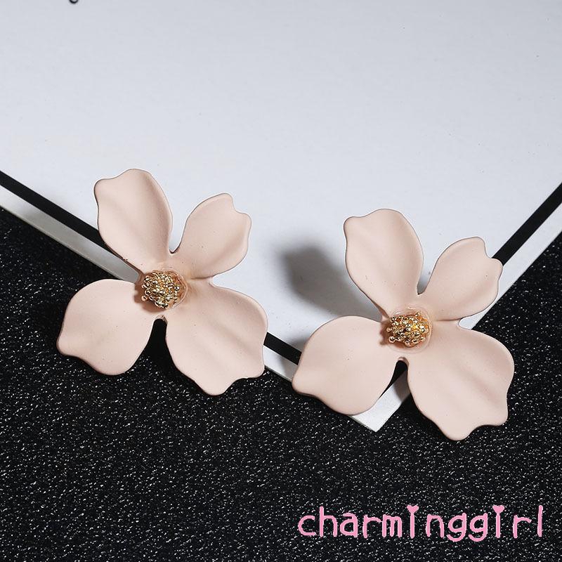 Khuyên tai nữ dáng tròn họa tiết hoa phong cách boho thời trang