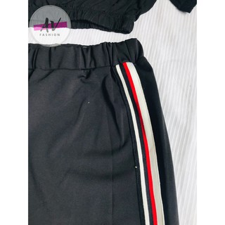 Set chân váy sọc và áo croptop