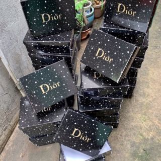 Hộp dior cho khách