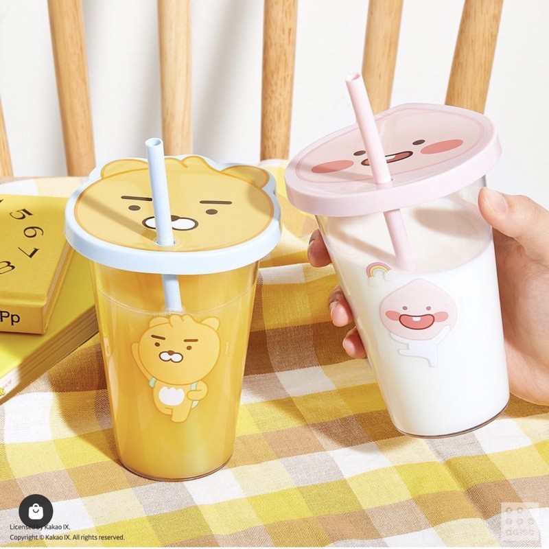 Cốc nhựa có nắp và ống hút họa tiết Kakao Friends thương hiệu Daiso