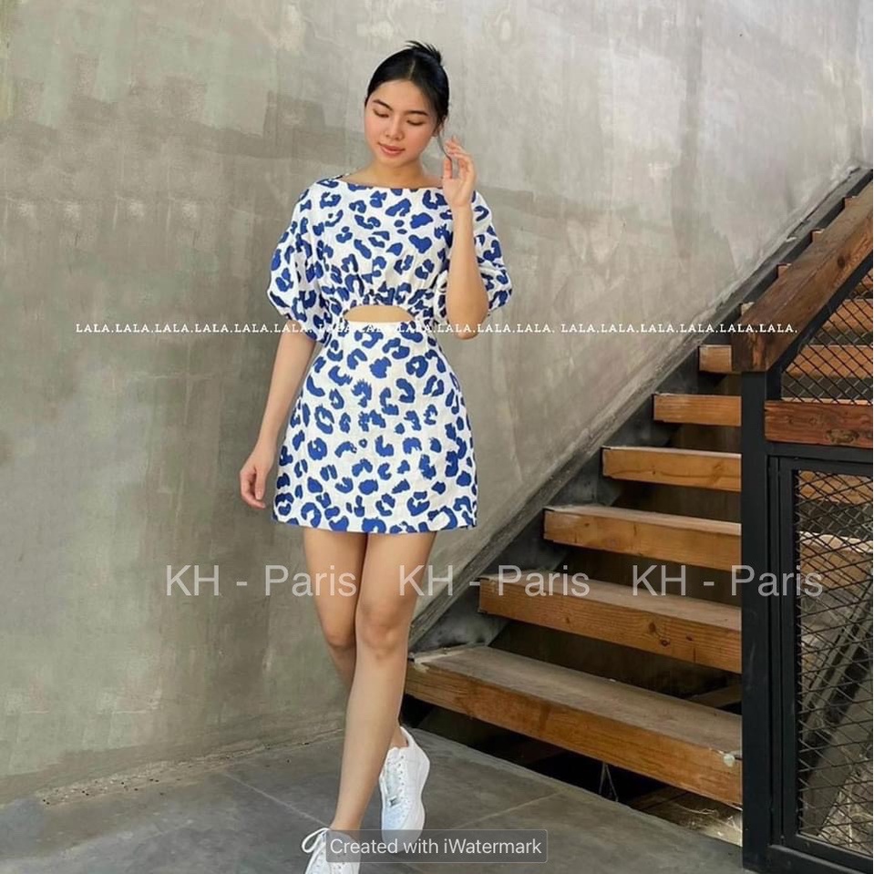 Đầm bò sữa màu xanh khoét eo tay cánh dơi