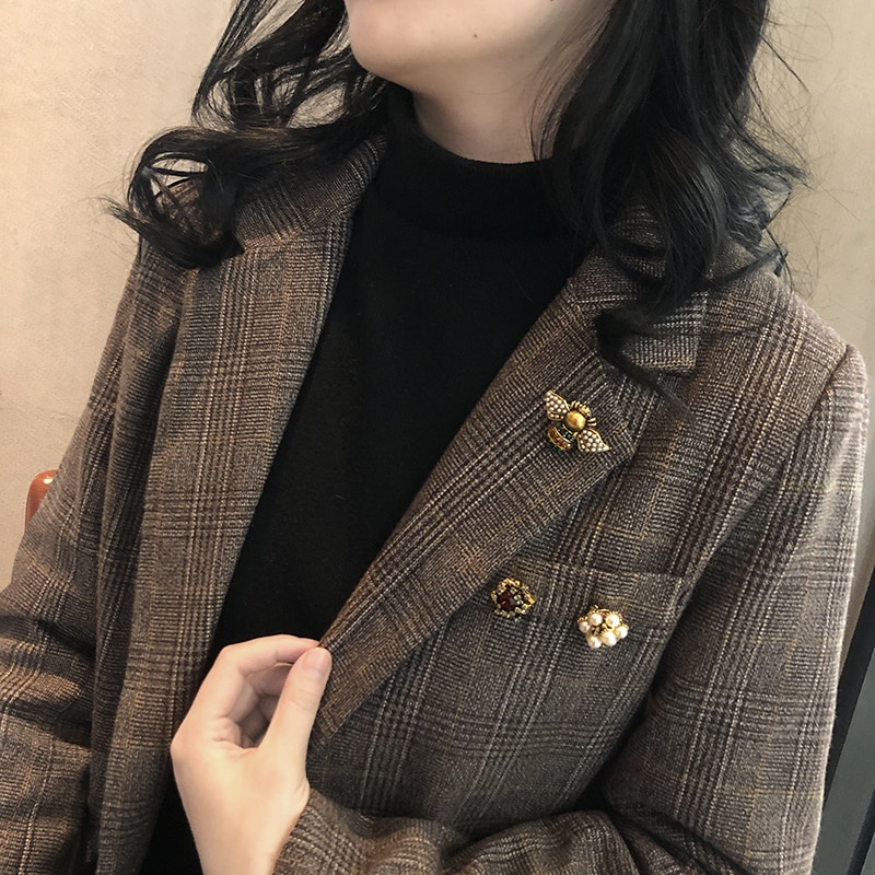 Huy Hiệu Cài Áo Hình Ong Sang Trọng