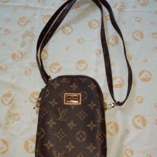 Cơm boTúi đeo chéo mini hiệu LV