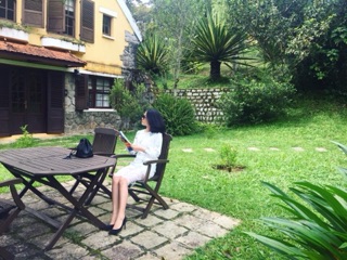 Váy thiết kế hoa linh lan