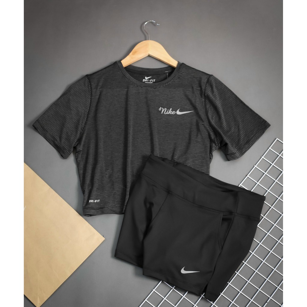 Bộ thể thao thời trang nữ đa năng gồm áo croptop và quần đùi dành cho các bạn gái tập gym, đi dạo phố hay mặc nhà