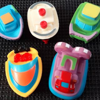 Thuyền phun nước đồ chơi nhà tắm