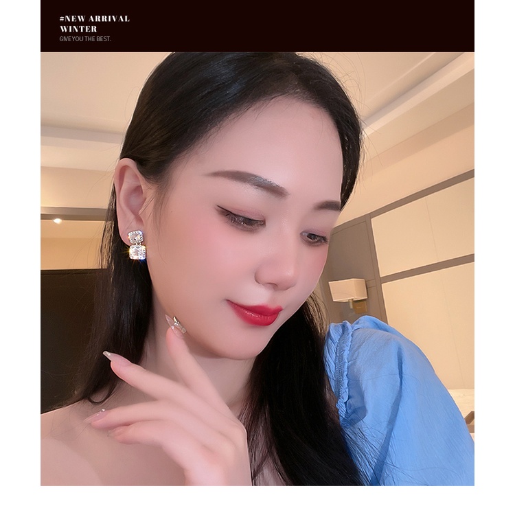 Khuyên Tai Hình Vuông Đính Đá Phong Cách Mới 2021 Dễ Phối Đồ Thời Trang Cá Tính Cho Nữ