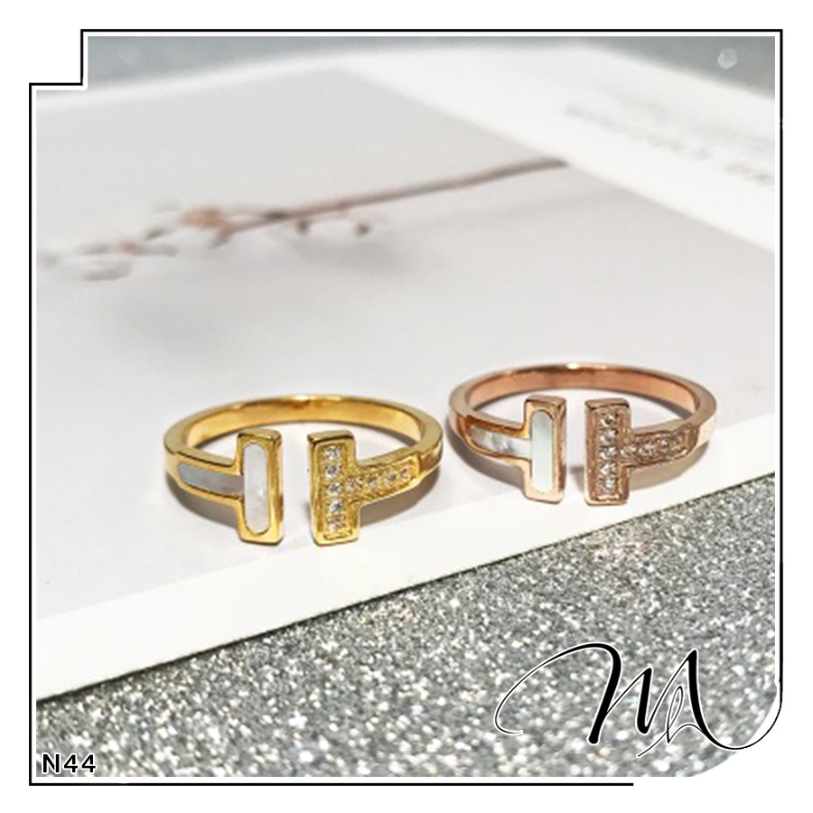 Nhẫn nữ Titan freesize chữ T đính đá phối xà cừ - Măng’s House N44