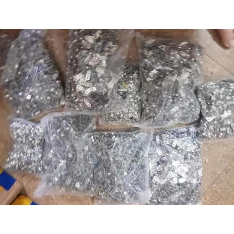 Đế chân pin đôi