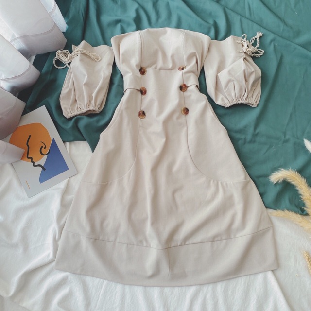 Đầm nude cúp ngực phối nút gỗ