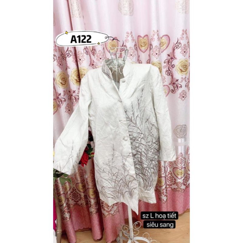 áo khoác họa tiết size L. A122